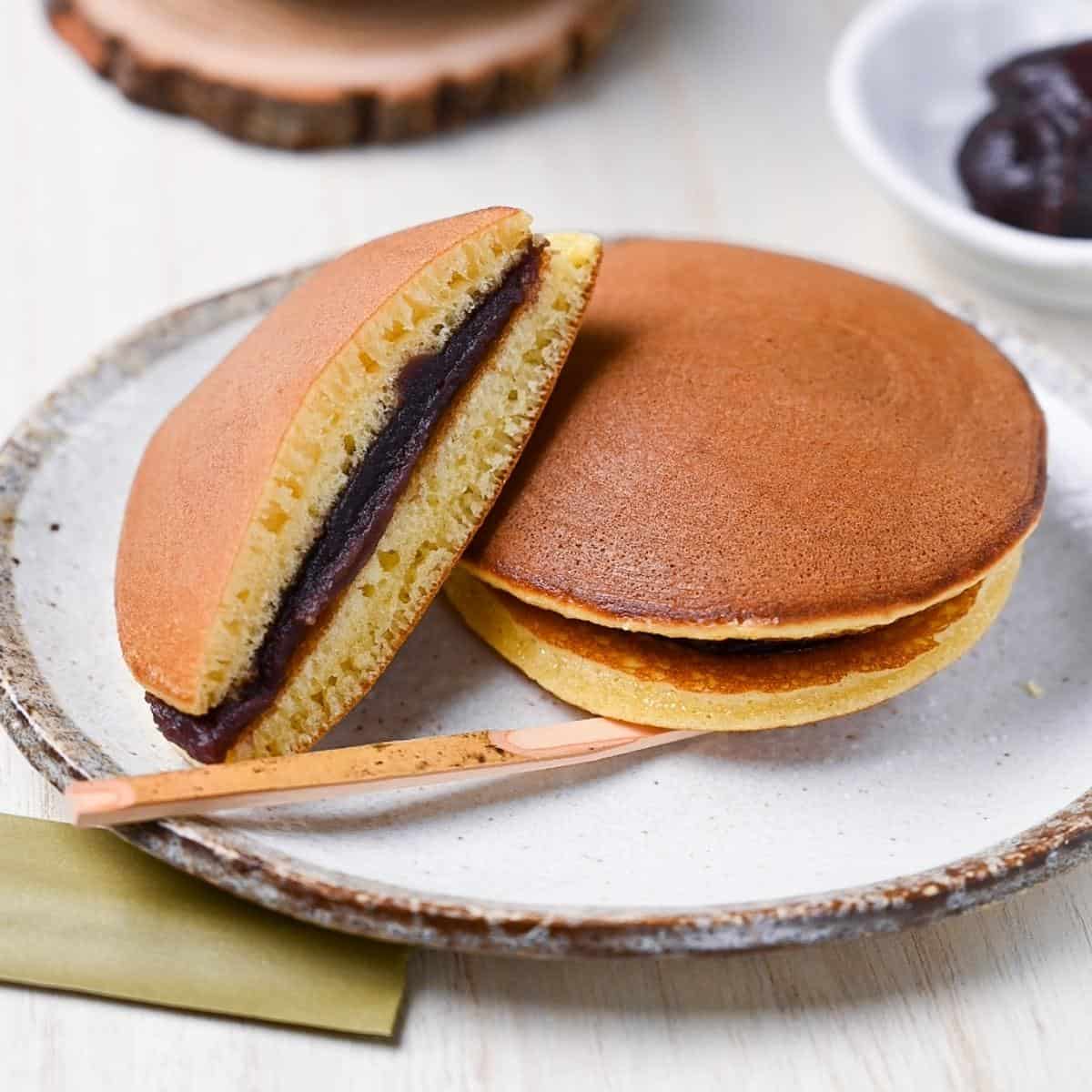 Frozen Dorayaki / Dora Cake – Japanese Sweet Bean Filled Pancakes 1pcs -  MAINDISH.in